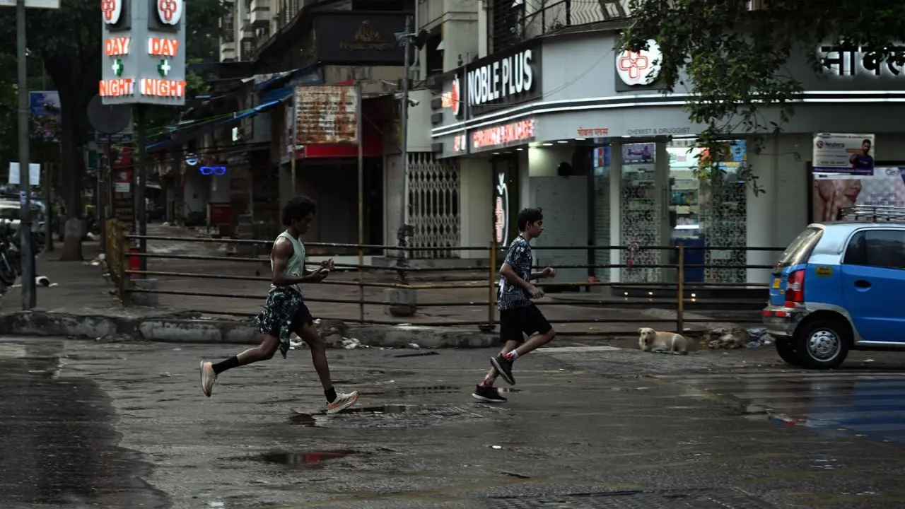 City records light rainfall of 0.61 mm in Kandivali East as scattered pre-monsoon showers begin across Mumbai City records light rainfall of 0.61 mm in Kandivali East as scattered pre-monsoon showers begin across Mumbai