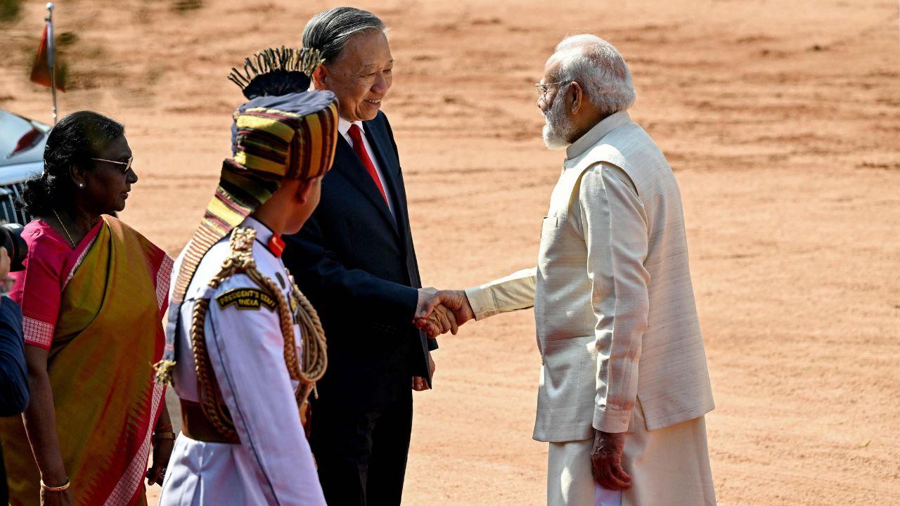 Prime Minister Narendra Modi welcomes President To Lam with a handshake during the formal reception in New Delhi