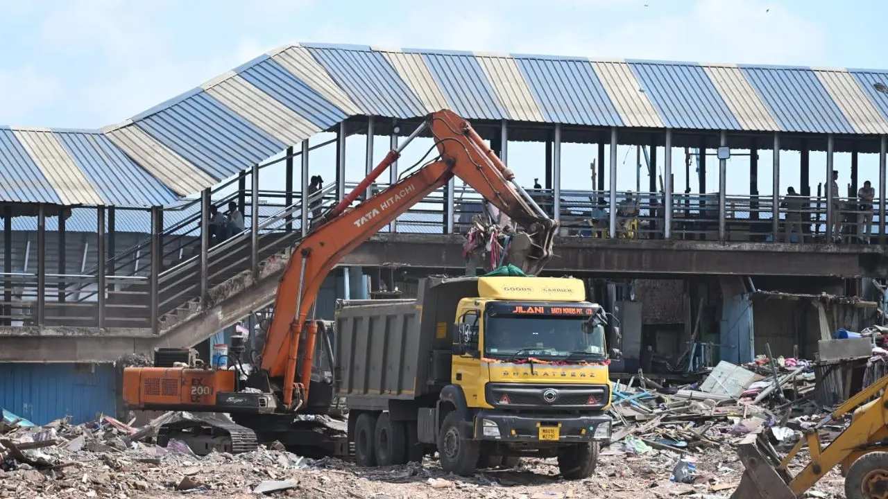 The debris was cleared using excavators to make sure the are get cleared as soon as possible The debris was cleared using excavators to make sure the are get cleared as soon as possible