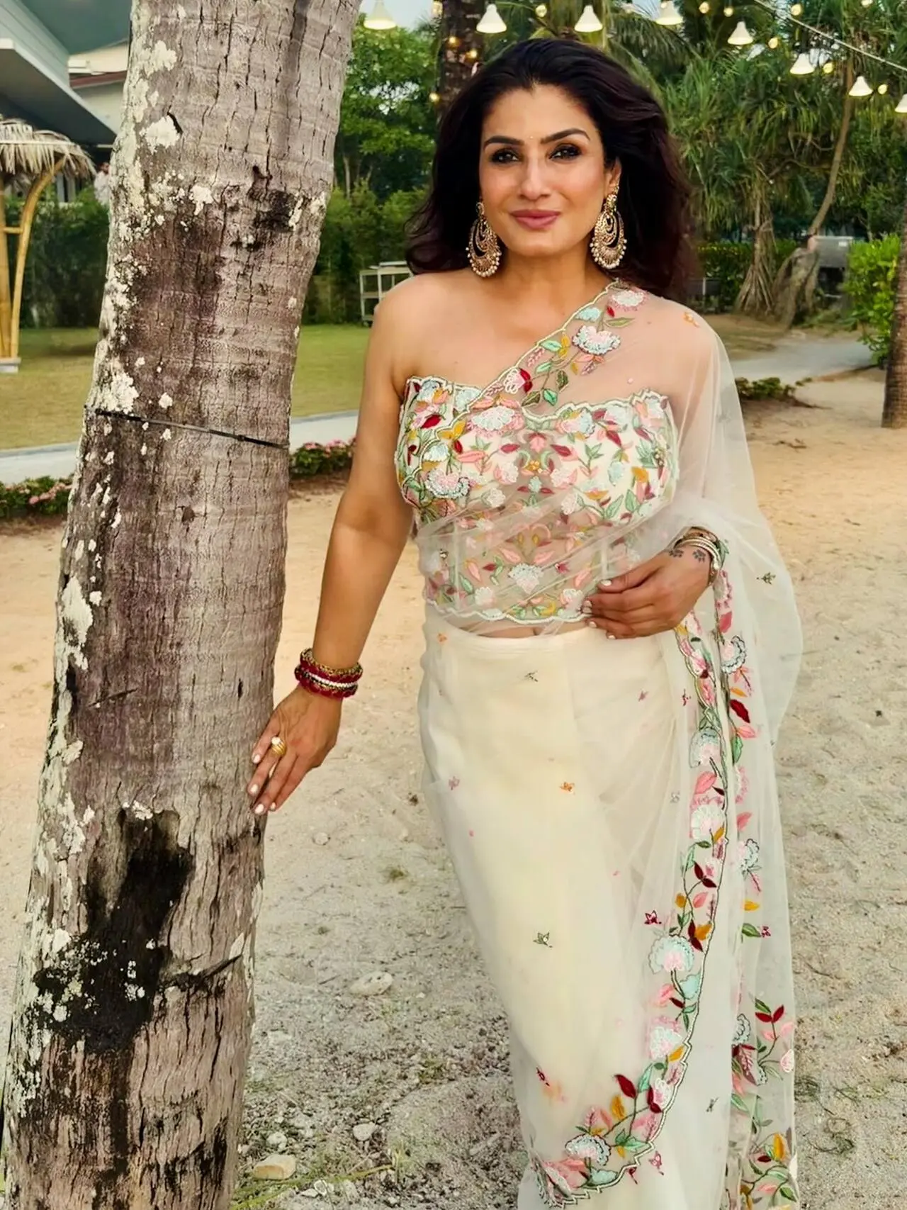 Raveena Tandon effortlessly blends timeless glamour with modern-day chic, making her one of Bollywood&rsquo;s most stylish moms. From elegant sarees to sharp contemporary silhouettes, she carries every look with confidence and grace.