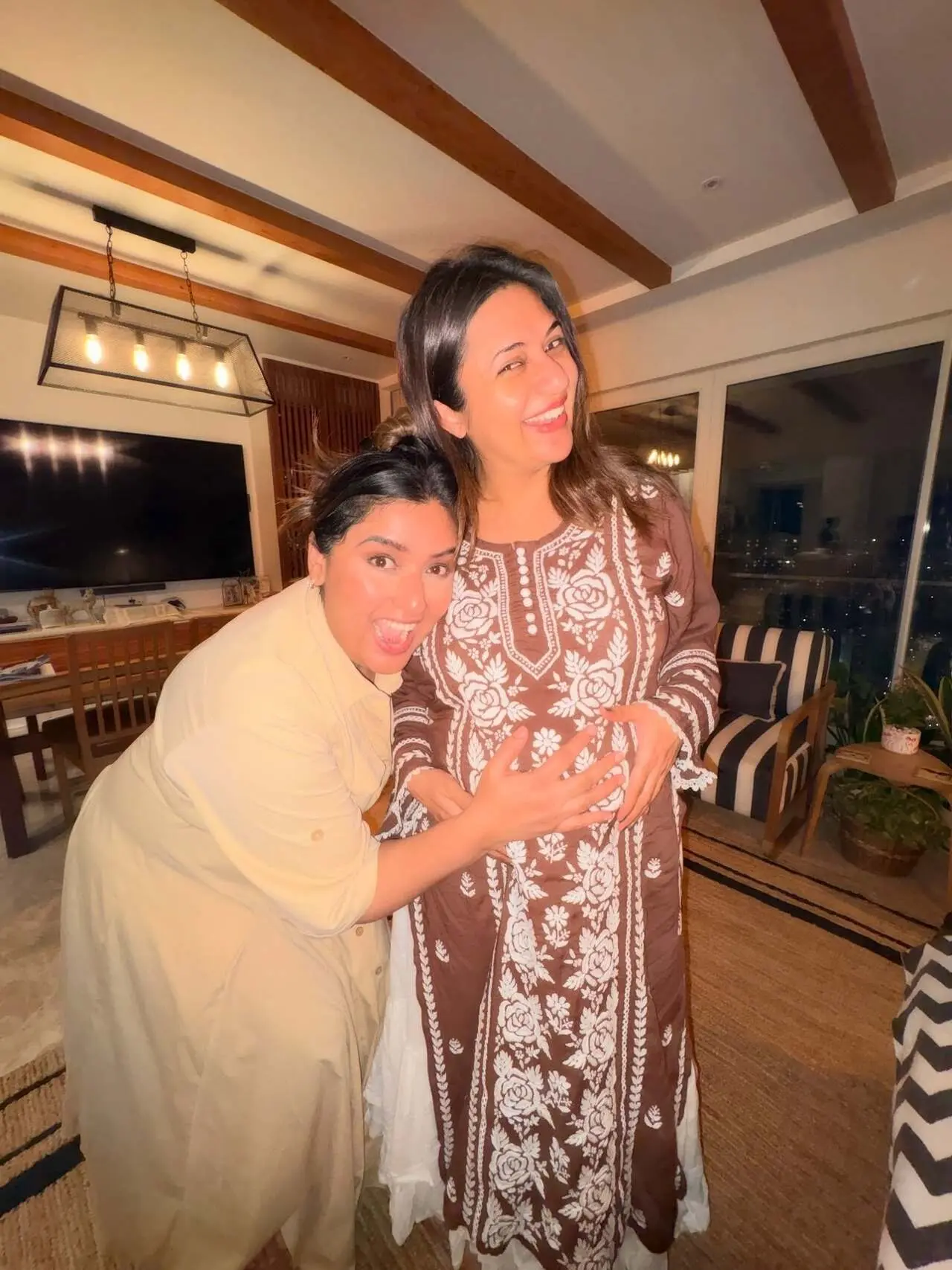Divyanka Tripathi chose a brown ethnic kurta with intricate white embroidery as she had a fun evening with freind Shireen Mirza after pregnancy announcement.