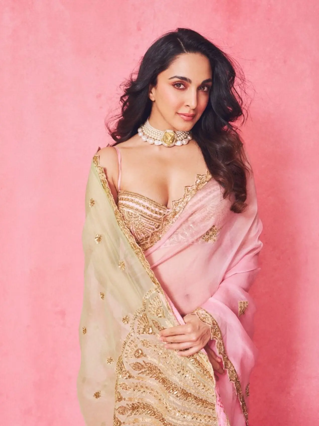 Kiara Advani – Don 3
Kiara Advani exited Don 3 due to pregnancy, focusing on motherhood before returning to Bollywood projects in 2026. Kiara Advani – Don 3
Kiara Advani exited Don 3 due to pregnancy, focusing on motherhood before returning to Bollywood projects in 2026.