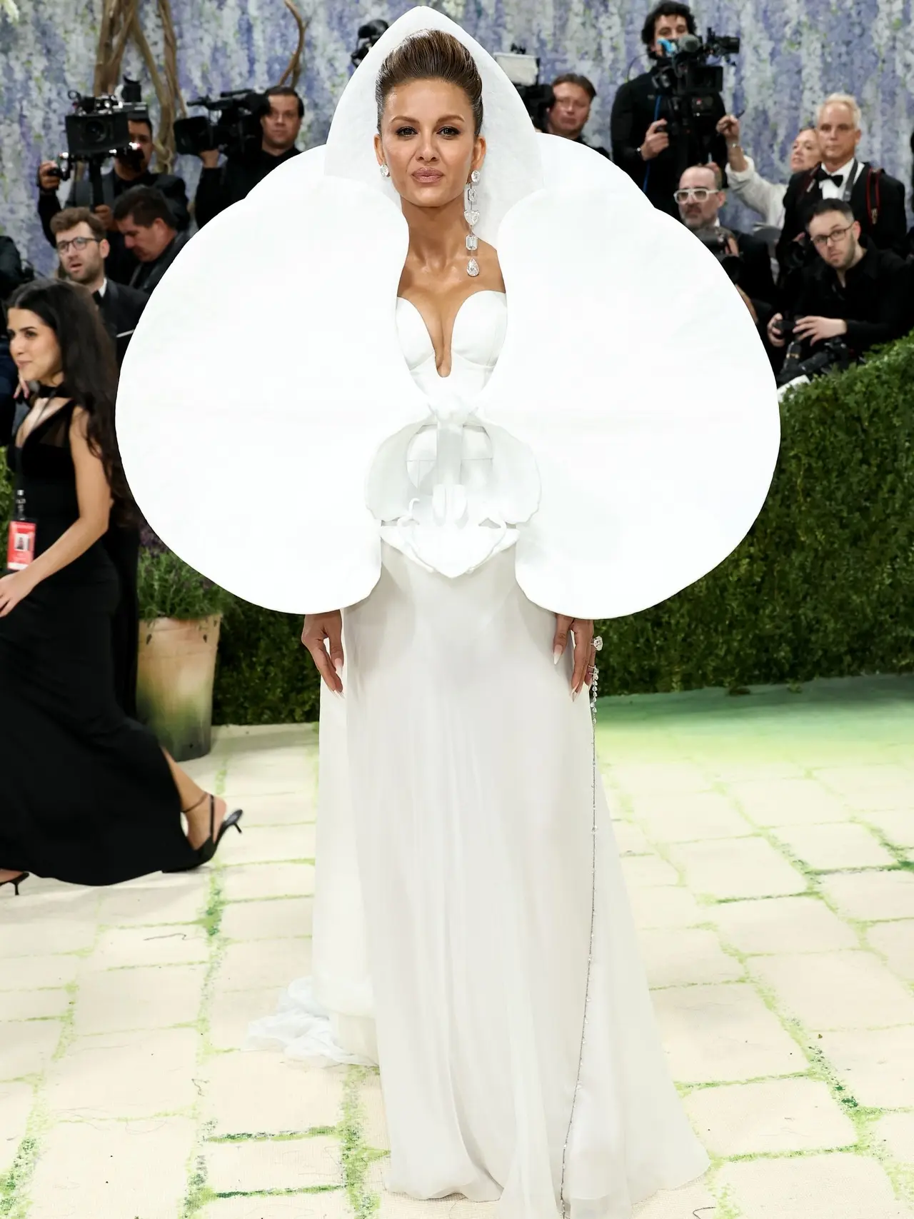 Natasha Poonawalla made a striking entrance in a look that immediately drew attention. This year, she wore a sculptural creation by Marc Quinn, paired with a custom couture ensemble by Dolce &amp; Gabbana. The outfit was built around a bold floral-inspired concept. The ensemble featured a large white structure shaped like flower petals that framed her body.