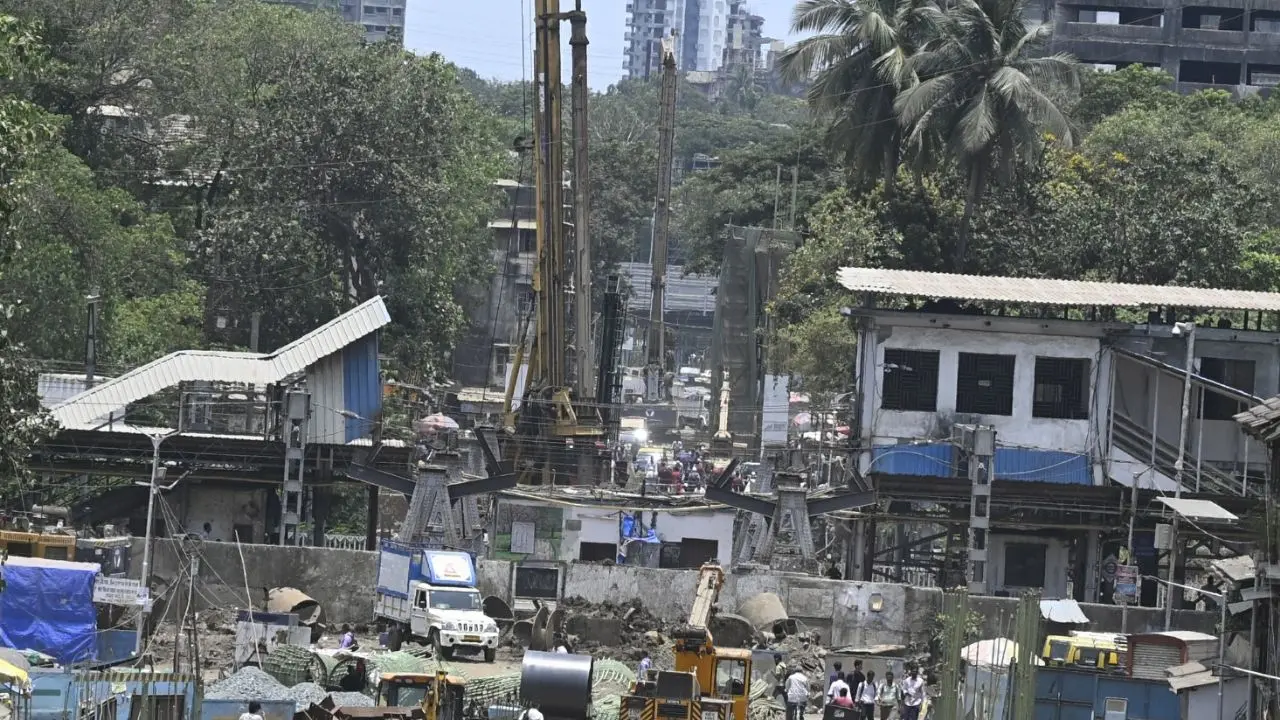 Heavy machinery deployed at Prabhadevi to clear the site for the elevated corridor connecting the Sea Link, Coastal Road, and Atal Setu Heavy machinery deployed at Prabhadevi to clear the site for the elevated corridor connecting the Sea Link, Coastal Road, and Atal Setu