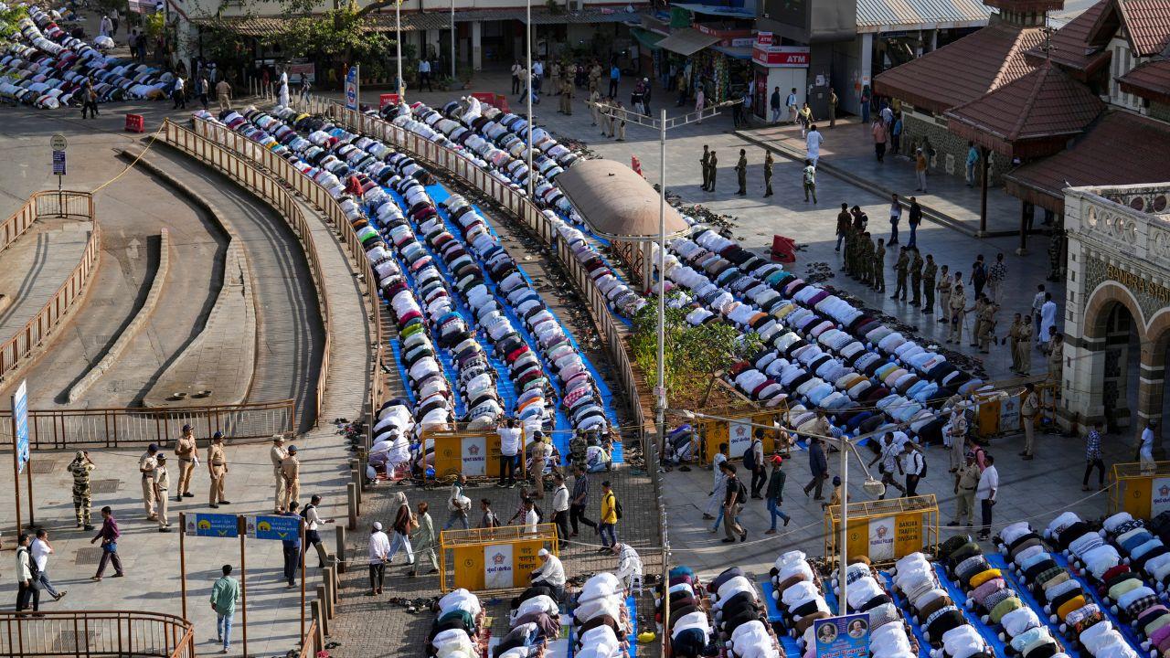 Devotees offer prayers outside Bandra railway station, as public spaces across the city witness early morning congregations Devotees offer prayers outside Bandra railway station, as public spaces across the city witness early morning congregations