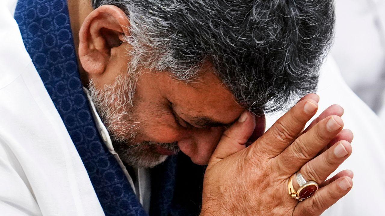 The resignation follows a high-level meeting at the CM's official residence, 'Kaveri,' where Deputy Chief Minister DK Shivakumar was seen paying respects to Siddaramaiah, a gesture interpreted as a symbolic passing of the torch The resignation follows a high-level meeting at the CM's official residence, 'Kaveri,' where Deputy Chief Minister DK Shivakumar was seen paying respects to Siddaramaiah, a gesture interpreted as a symbolic passing of the torch