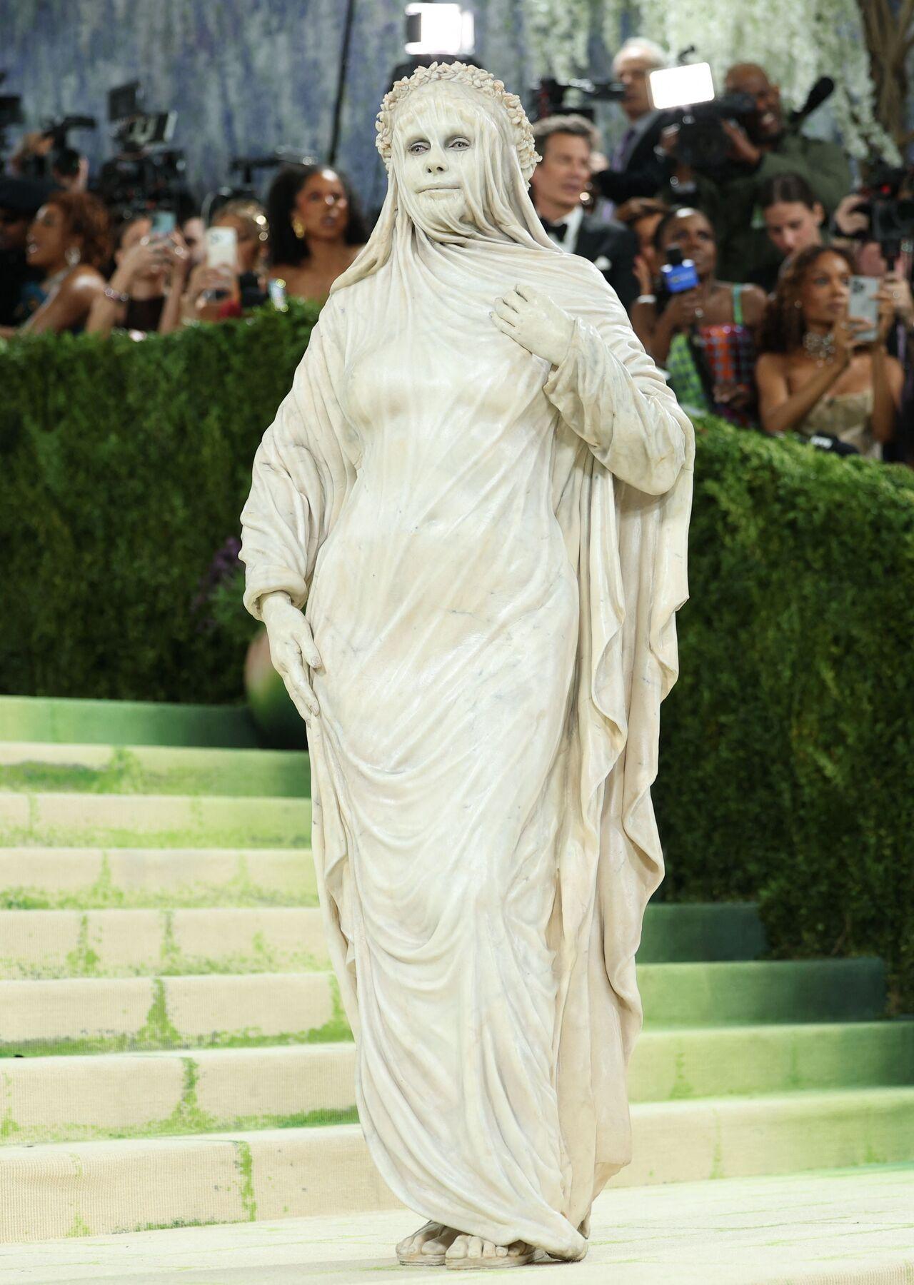 Heidi Klum arrived in a marble statue, completed with draped robes that hugged her figure and facial prosthetics that mimicked a veil rendered in stone. The supermodel, 52, wore a floral wreath and flat sandals, showing off head-to-toe chalky gray body paint. The getup had echoes of the former Victoria's Secret model's 2026 Grammys look, a literal second-skin dress that was moulded on her body and painted to match her skin tone.