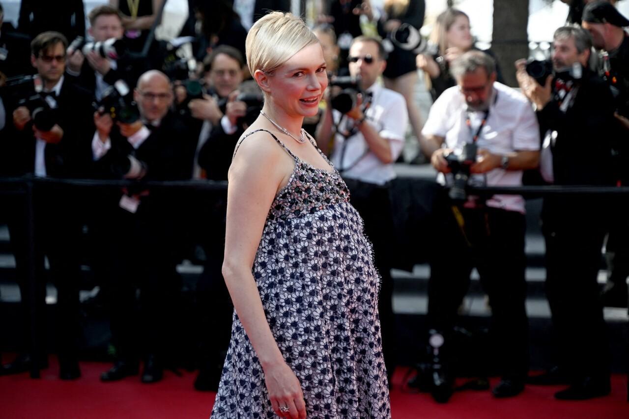 Michelle Williams walked the red carpet at Cannes Film Festival 2022 for the premiere of Showing Up in a Chanel Haute Couture black-and-white maxi dress with lace detailing. She was expecting her third child with husband Thomas Kail. Michelle Williams walked the red carpet at Cannes Film Festival 2022 for the premiere of Showing Up in a Chanel Haute Couture black-and-white maxi dress with lace detailing. She was expecting her third child with husband Thomas Kail.