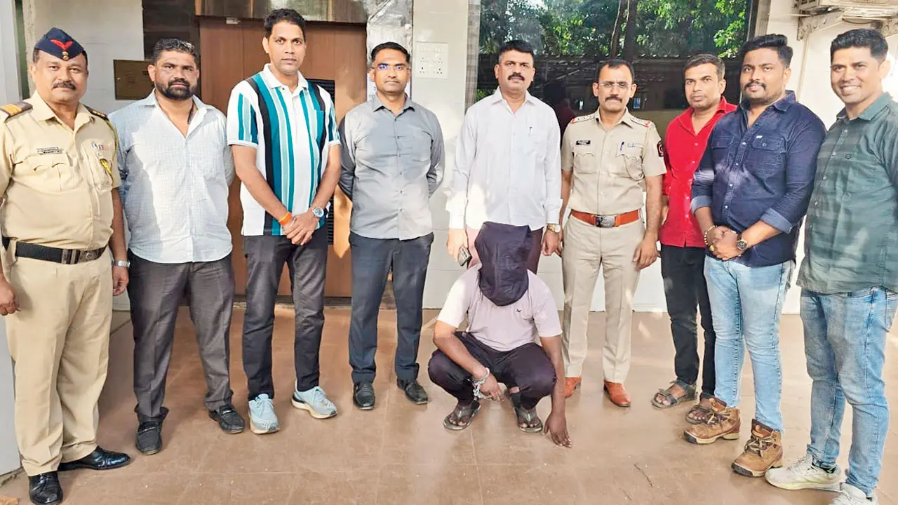 Airoli man arrested for allegedly molesting multiple women while riding scooter Accused Krishna Mahendra Kanojia, 21, (kneeling) in Rabale police custody. Pic/By Special Arrangement