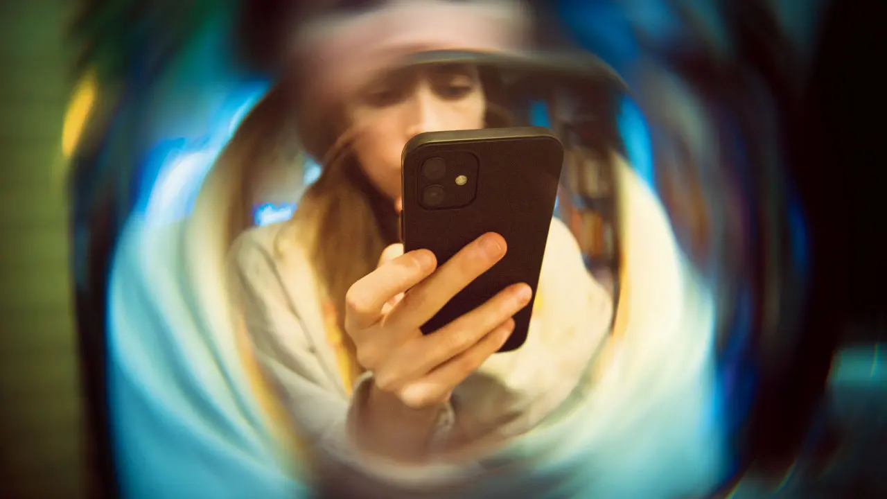 Are you better than a goldfish? Here's how you can stop scrolling online endlessly Scrolling so much has been making my attention span shorter and shorter every day. Pics/iStock