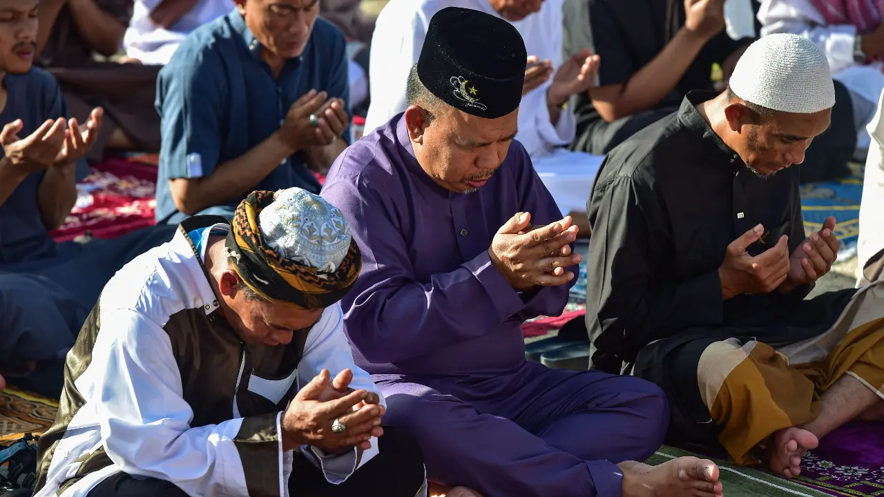 Thai Muslims gather to pray at a mosque during Eid al-Adha, or Feast of Sacrifice, in Thailand's southern province of Narathiwati Thai Muslims gather to pray at a mosque during Eid al-Adha, or Feast of Sacrifice, in Thailand's southern province of Narathiwati