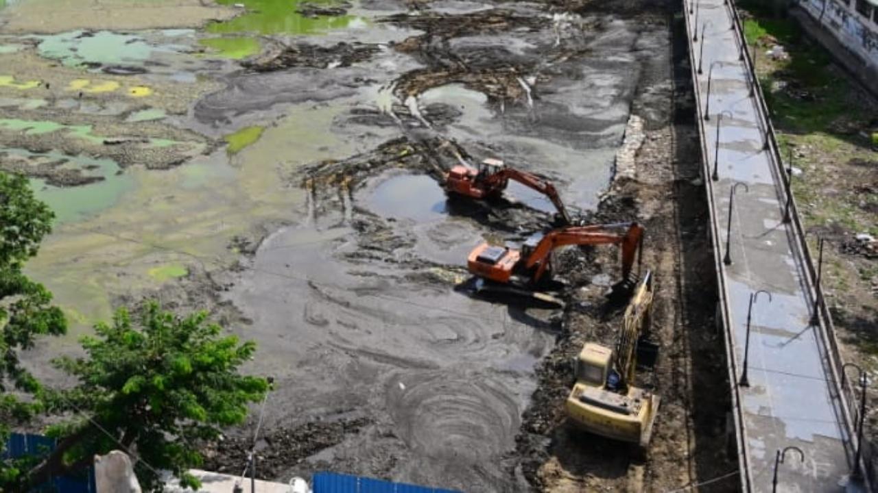 However, the officials had stated that they had not yet found any natural springs, leaks or contamination sources in the lake, and will be careful of them. Any natural springs will be preserved