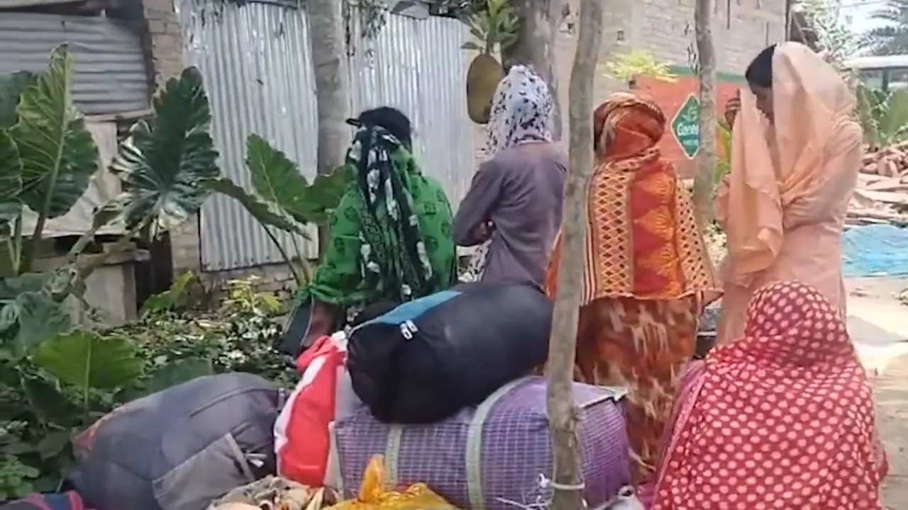 BSF prepares to send back 100 Bangladeshi infiltrators from West Bengal border Visuals from the spot in West Bengal's Basirhat showed many with their belongings packed in bags and suitcases. PIC/X