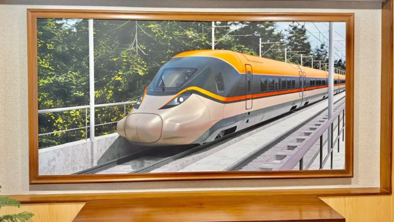 A picture of India’s first proposed bullet train has been showcased at the Ministry of Railways. Pic/PTI