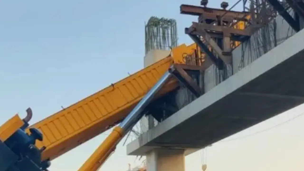 The structure suddenly collapsed while labourers were working on it. Representational Pic/File