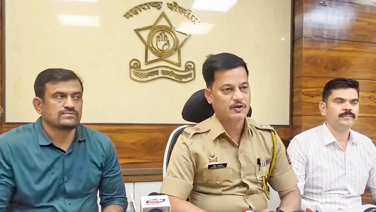 DCP Sandeep Doiphode with Senior Inspector Pramod Badakh (in white) and two officers from Crime Branch Unit 4. Pic/By Special Arrangement