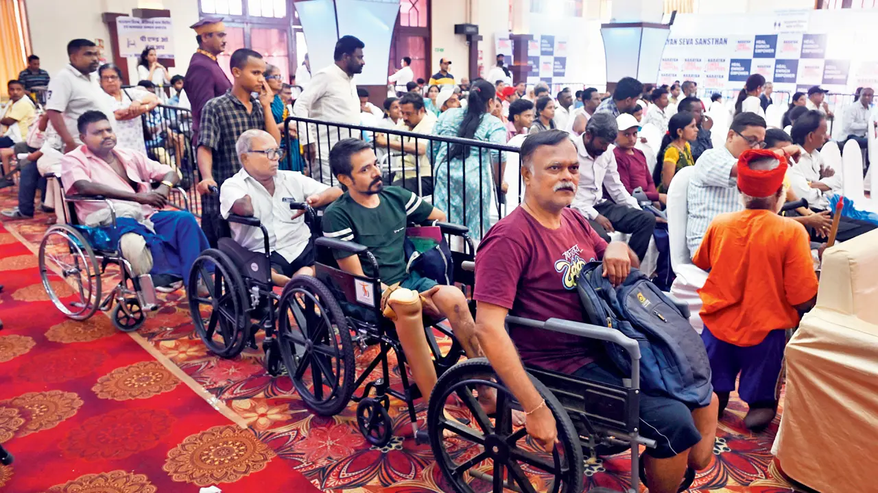 More than 100 amputees find hope at Mumbai's Dadar prosthetic camp People who lost limbs due to accidents, illness, and workplace injuries gather for the prosthetic screening camp organised in Dadar East. Pics/Ashish Raje