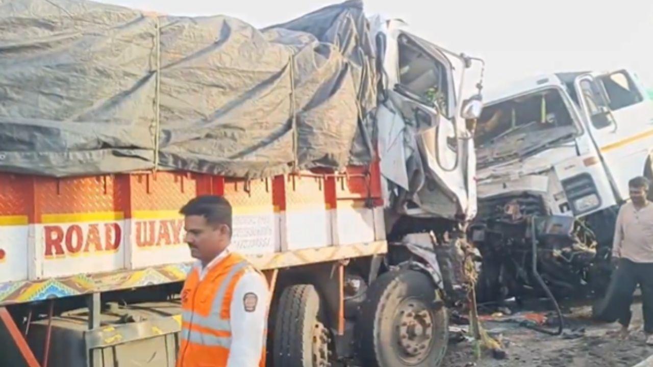 Traffic movement on the Mumbai-Agra Highway was disrupted for some time following the accident. Traffic movement on the Mumbai-Agra Highway was disrupted for some time following the accident.