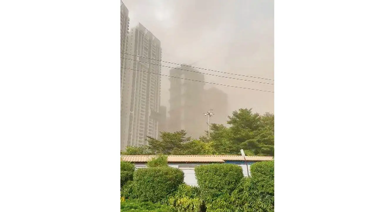 A screengrab from a video showing dust storm visuals from Mulund. Pic/X/@rushikesh_agre_