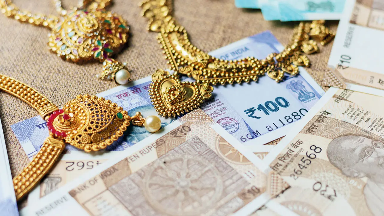 Sanpada investors duped of Rs 13 lakh in fake gold finance scheme, five booked Customers deposited gold ornaments and cash in the hope of benefiting financially. Representation pic/iStock