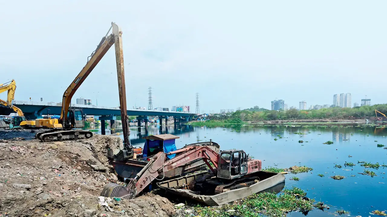 The BMC undertakes annual desilting of drains to mitigate flooding risks during heavy rains, a recurring challenge in Mumbai’s low-lying areas. Representational pic
