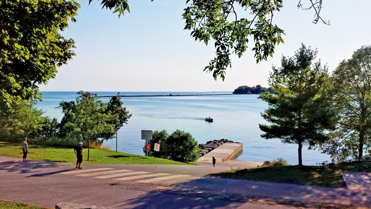 The protagonist dreams of boating at lakes like Lake Ontario in Canada, away from the streets of Jalandhar. pic courtesy/wikimedia commons
