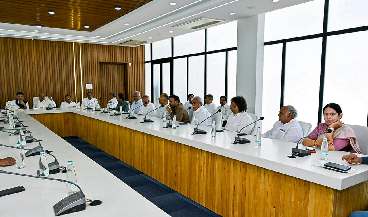 The development follows the Congress high command reportedly asking Siddaramaiah to make way for a leadership change in the state and offering him a central role in the party with a Rajya Sabha seat. As per reports, Siddaramaiah has not immediately accepted the central role. The development follows the Congress high command reportedly asking Siddaramaiah to make way for a leadership change in the state and offering him a central role in the party with a Rajya Sabha seat. As per reports, Siddaramaiah has not immediately accepted the central role.
