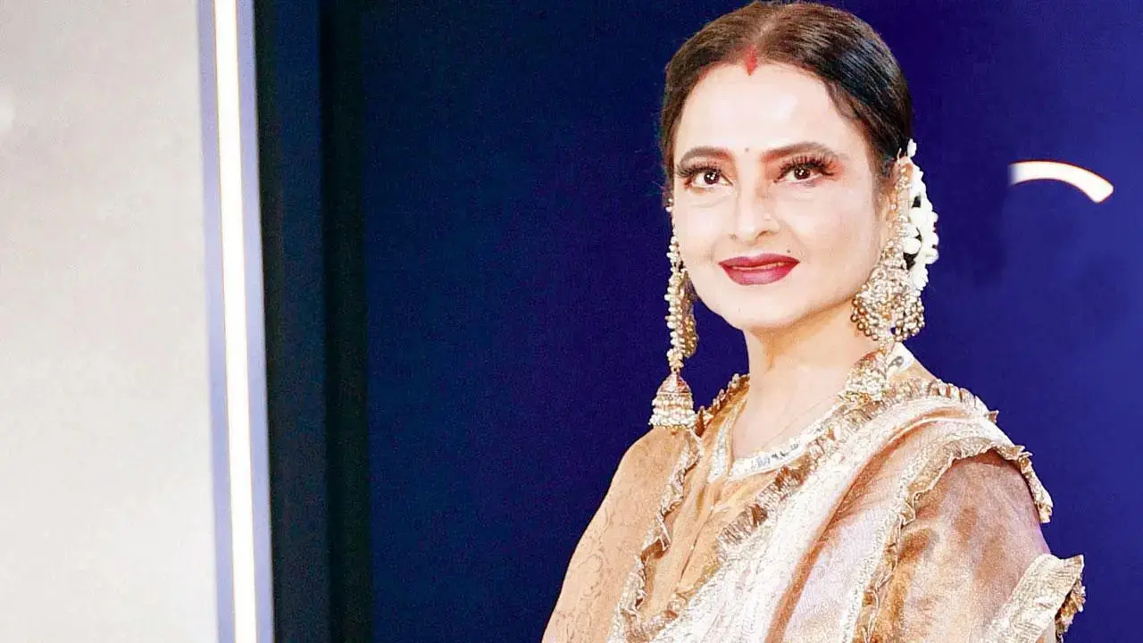 Rekha recalls hugging a fan who threatened to die without meeting her Rekha