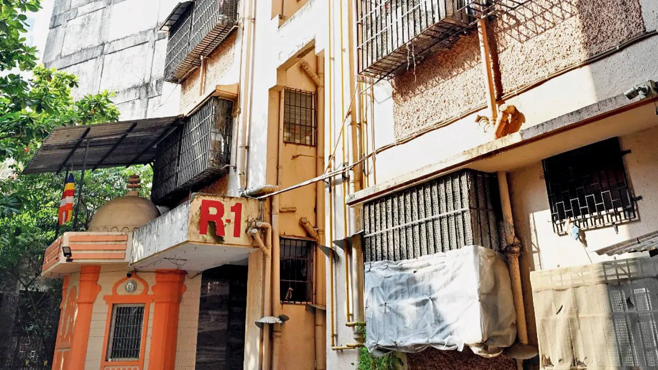 Fake SRA flat deal in Amboli dupes Andheri couple of over Rs 30 lakh The accused allegedly offered the couple a flat in Amboli at lower than market rates. Representation pic/Satej Shinde