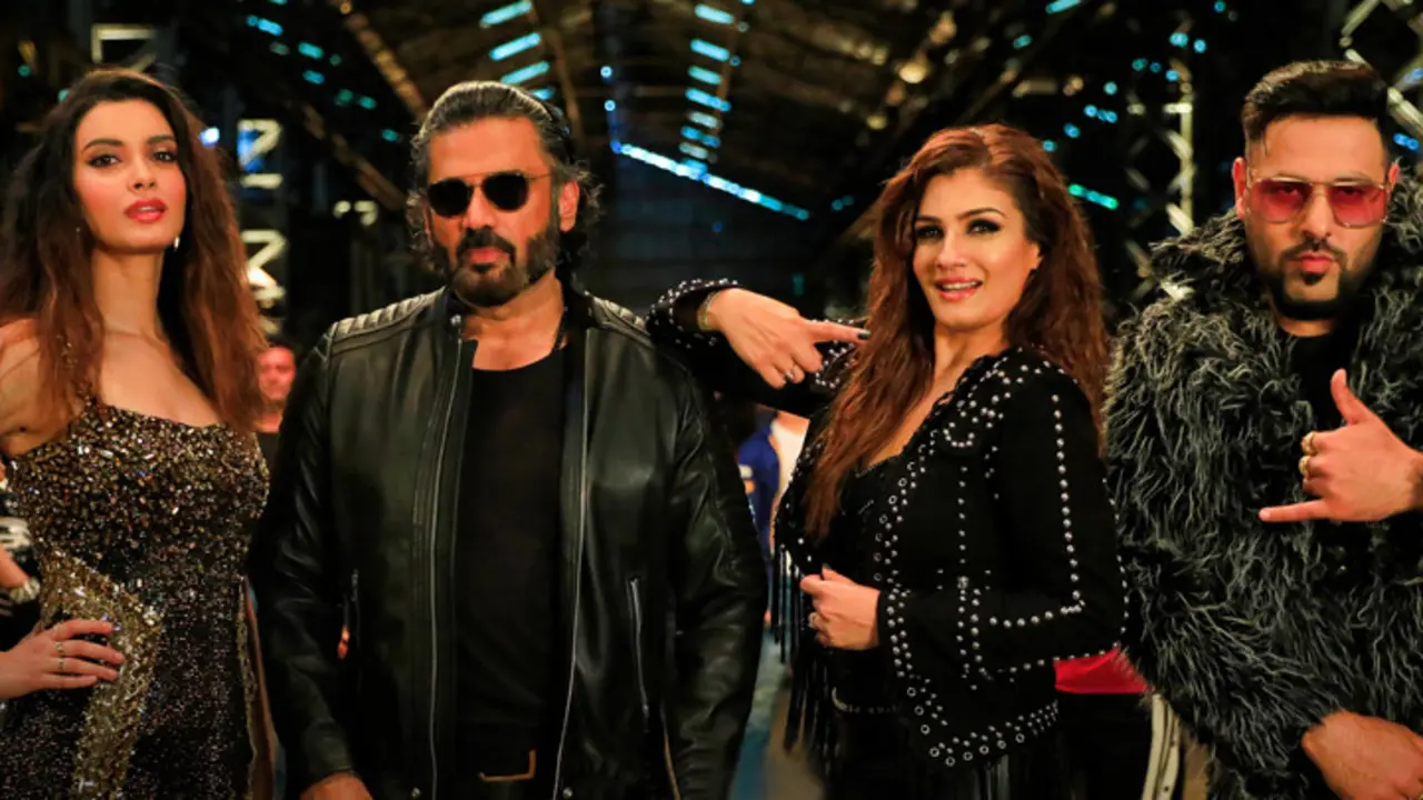 Sheher Ki Ladki
One of the most recognisable songs of the 1990s, Sheher Ki Ladki originally featured Raveena Tandon and Suniel Shetty in Rakshak. The recreated version, released for Khandaani Shafakhana and featuring Badshah and Diana Penty, left many disappointed. Fans argued that it relied too heavily on flashy visuals and modern beats while missing the effortless fun and simplicity of the original