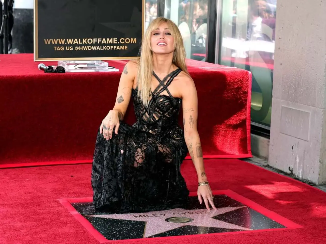 The look featured lace detailing, cutouts and a metallic-thread crisscross bodice. The same design was first worn by Klum at the amfAR Gala in Milan in 2015 The look featured lace detailing, cutouts and a metallic-thread crisscross bodice. The same design was first worn by Klum at the amfAR Gala in Milan in 2015