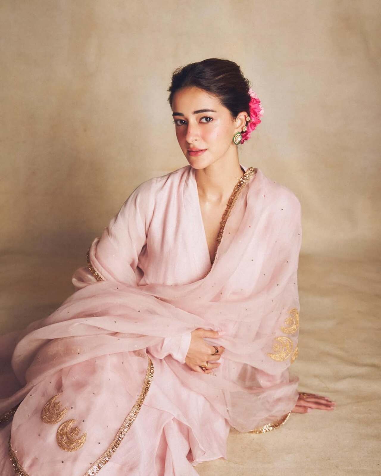 Ananya Panday exuded effortless elegance in a soft, pastel-pink ethnic ensemble. The entire look beautifully blended minimal chic with a poetic nod to her film's title. Ananya Panday exuded effortless elegance in a soft, pastel-pink ethnic ensemble. The entire look beautifully blended minimal chic with a poetic nod to her film's title.