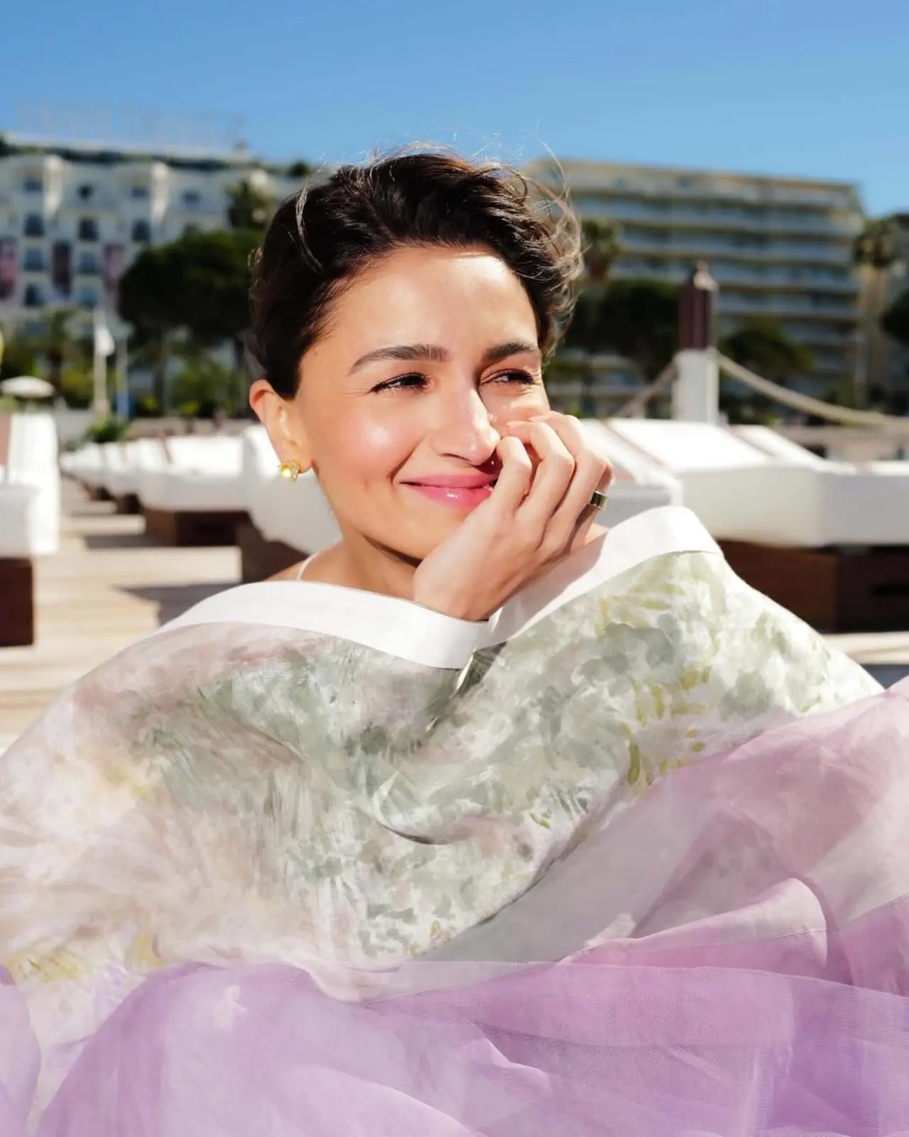 From blooming lavender fields to scenic coastal textures, every detail on the gown reflected the serene charm and timeless romance of southern France. From blooming lavender fields to scenic coastal textures, every detail on the gown reflected the serene charm and timeless romance of southern France.