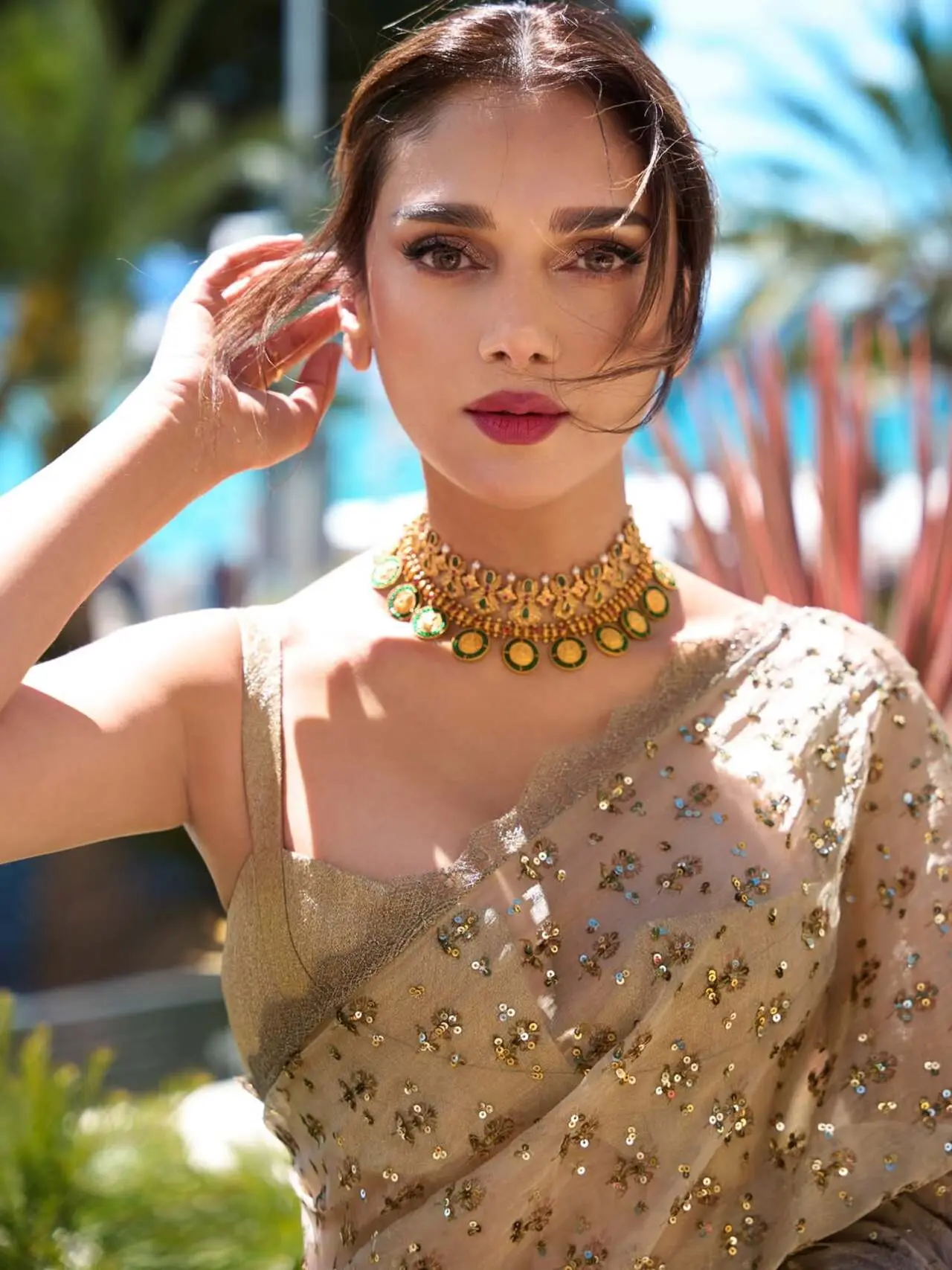 Aditi Rao Hydari chose to pay homage to India tradition in a champagne-beige sequinned saree with delicate all-over embellishment that adds texture and shimmer. Aditi Rao Hydari chose to pay homage to India tradition in a champagne-beige sequinned saree with delicate all-over embellishment that adds texture and shimmer.