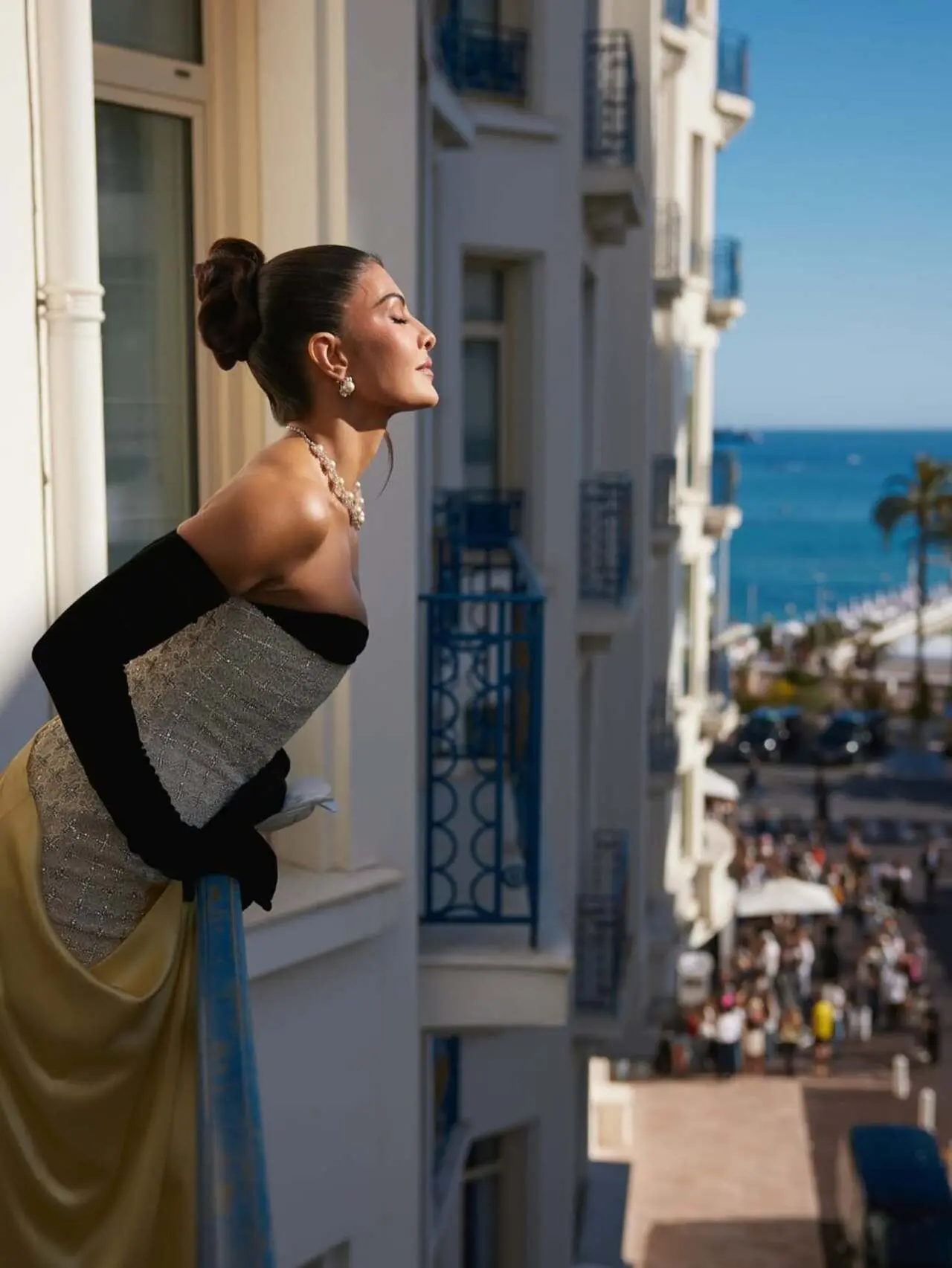 Social media has already been flooded with admiration for her latest look, with fans praising her elegance, radiant aura, and commanding presence.