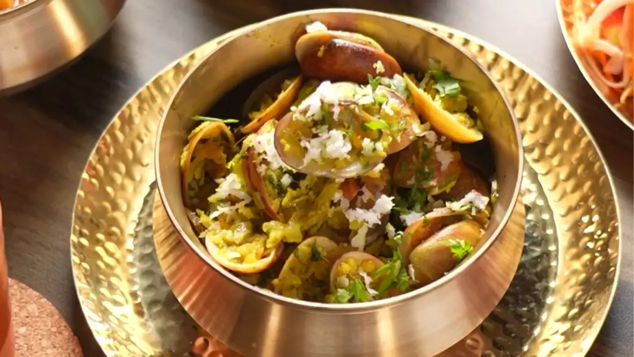 Tisrya BhujaneClams tossed in roasted coconut, onions, and fragrant Malvani spices, cooked slowly to bring out their natural sweetness. It is smoky, spicy, and deeply comforting and the restaurant swears by the fact that it is the true taste of the Konkan coast