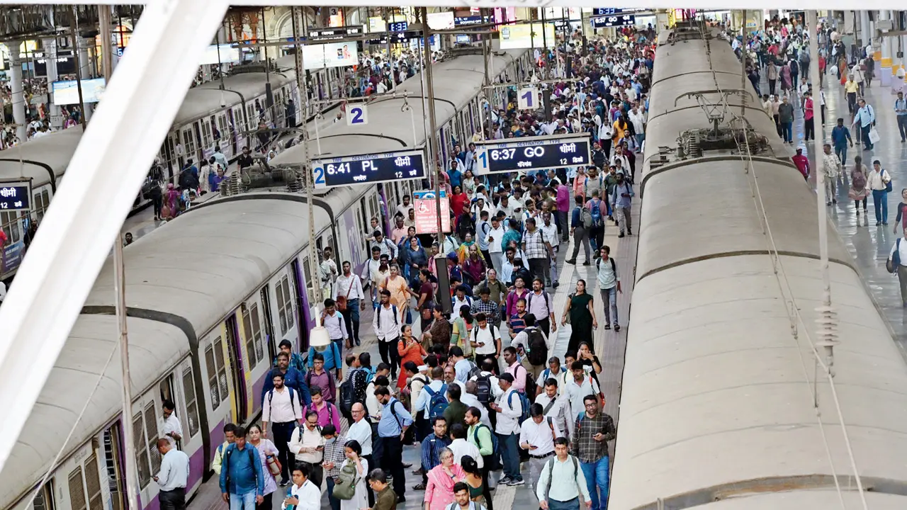Mumbai’s evening commute collapses in 30 chaotic minutes