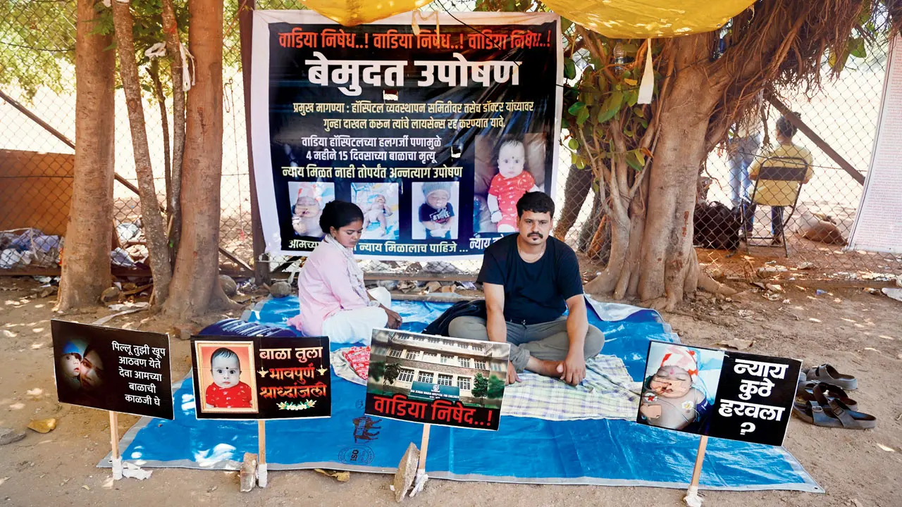 ‘Why did our child die?’ Parents still waiting for answers after two months Archana and Ashish Patil have been on a hunger strike at Azad Maidan for the past 11 days. Pic/Ashish Raje