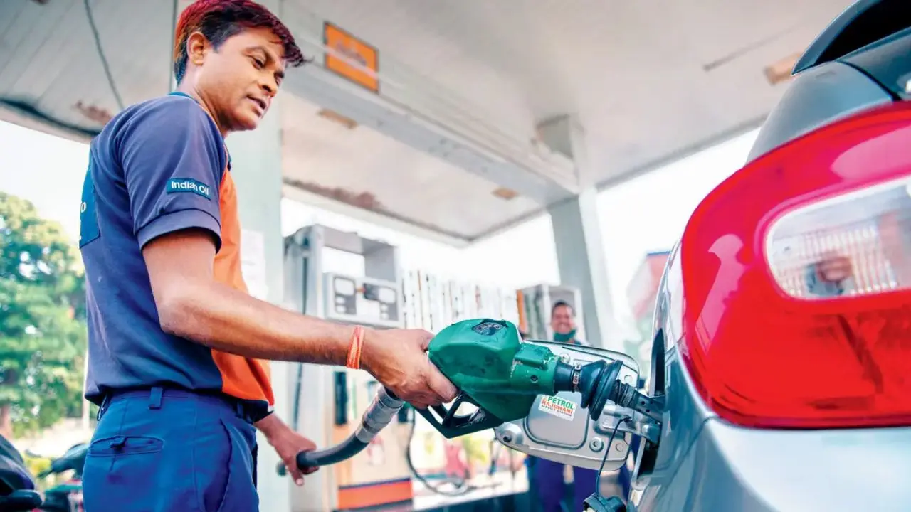 Government urges to stop panic buying; petrol and diesel supply normal across country No fuel shortage in India, government warns against panic buying (File pic)