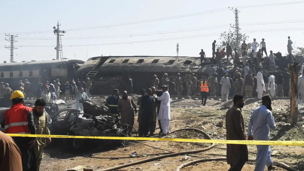 Bomb blast near railway track in Pakistan injures over 30 passengers in Quetta Bomb blast near Quetta passenger train leaves 30 injured (Pic/AFP)