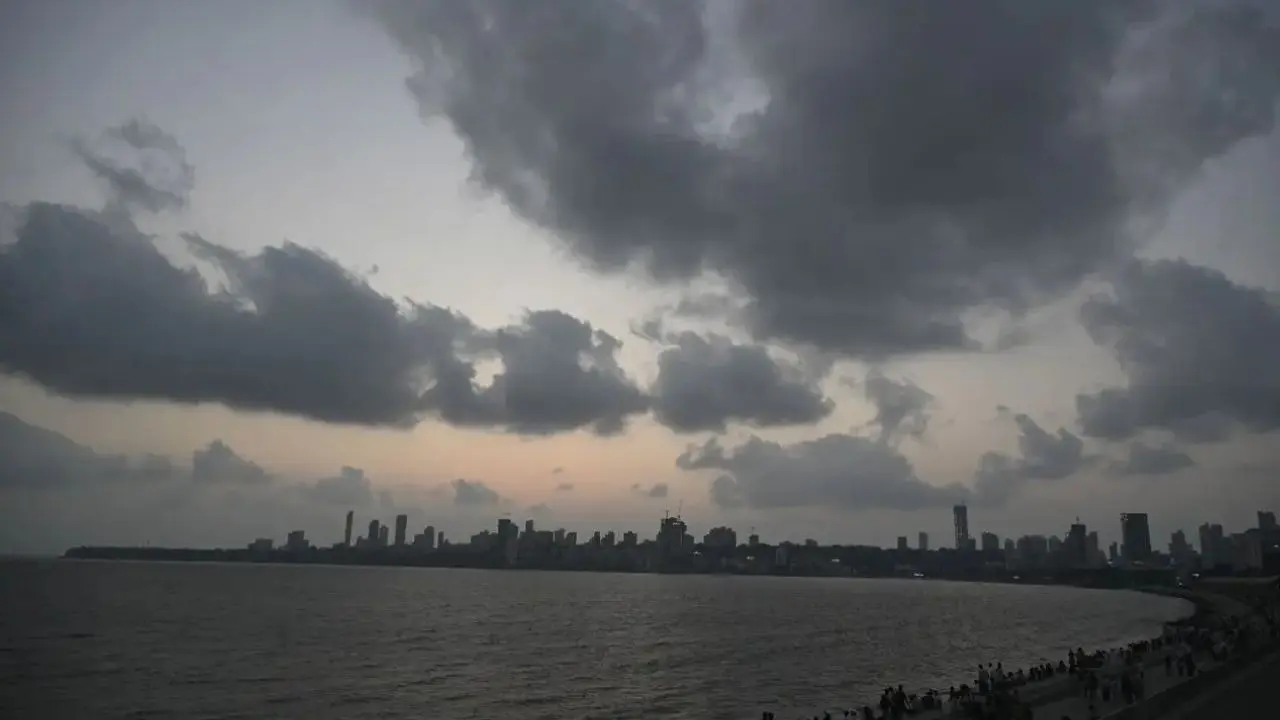 Mumbai to see partly cloudy skies; IMD issues yellow alert for various districts Mumbai likely to remain partly on Sunday. (File pic)