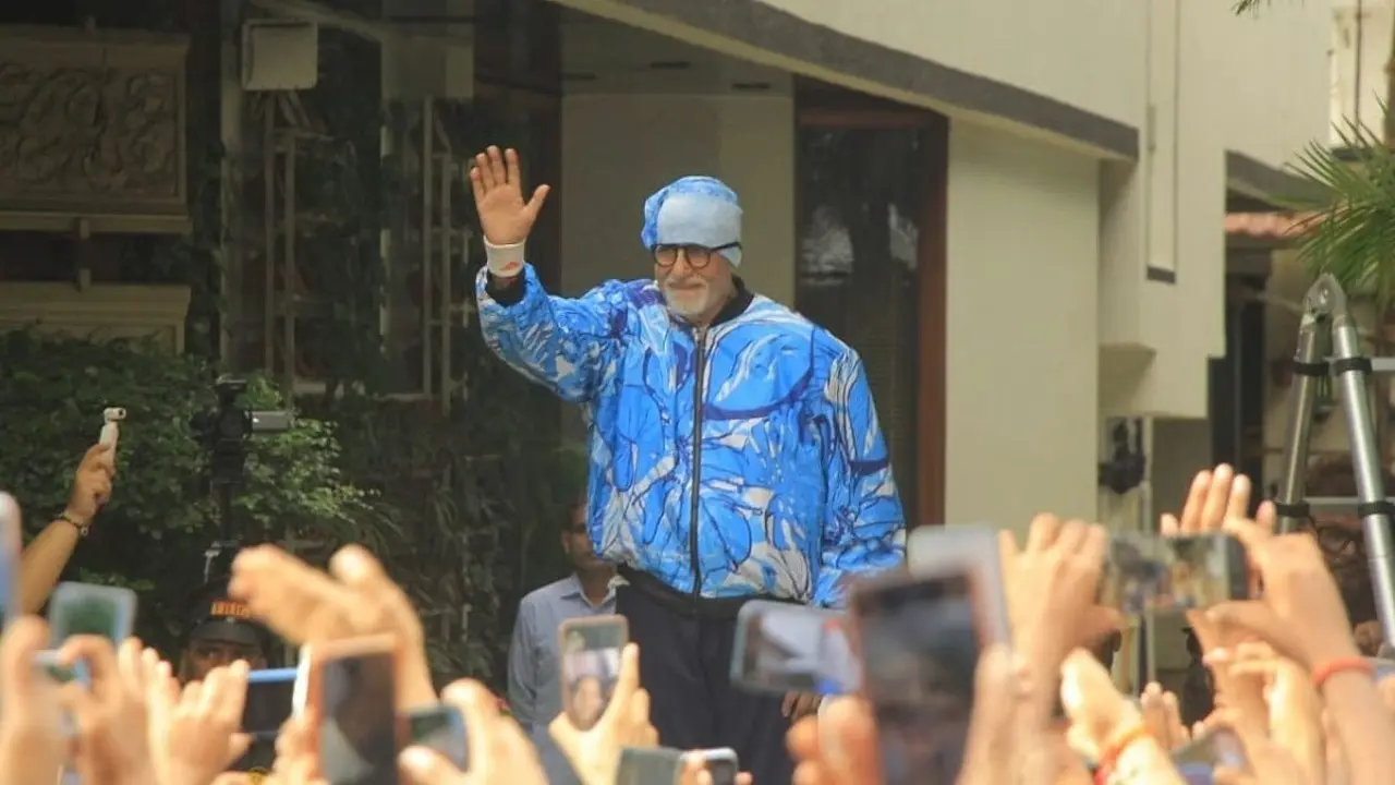 Watch: Amitabh Bachchan’s Sunday darshan turns chaotic as fan allegedly faints Amitabh Bachchan (Pic/Google Images)