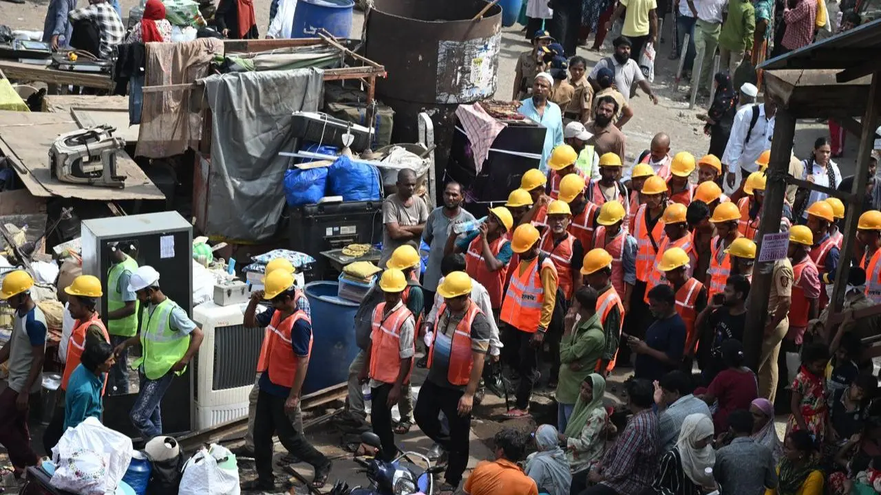 The Rail Land Development Authority (RLDA) had recently auctioned nearby prime railway land to private developers for modernisation projects. Pic/ Atul Kamble