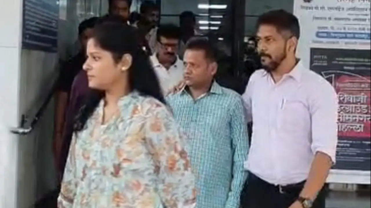 CIDCO officer, peon held while accepting Rs 22,500 bribe