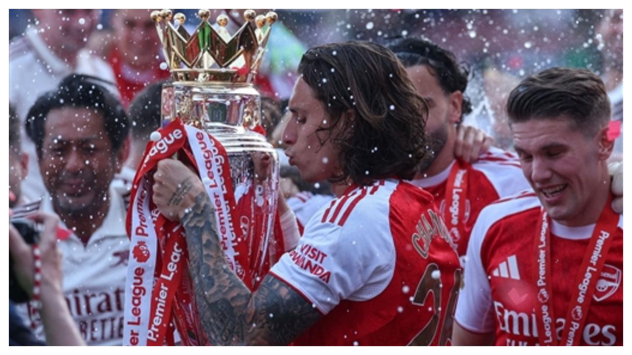Arsenal, who were confirmed as the champions earlier in the week, lifted the Premier League trophy in front of their fans after a 2-1 win against Crystal Palace. (Pic: AFP)