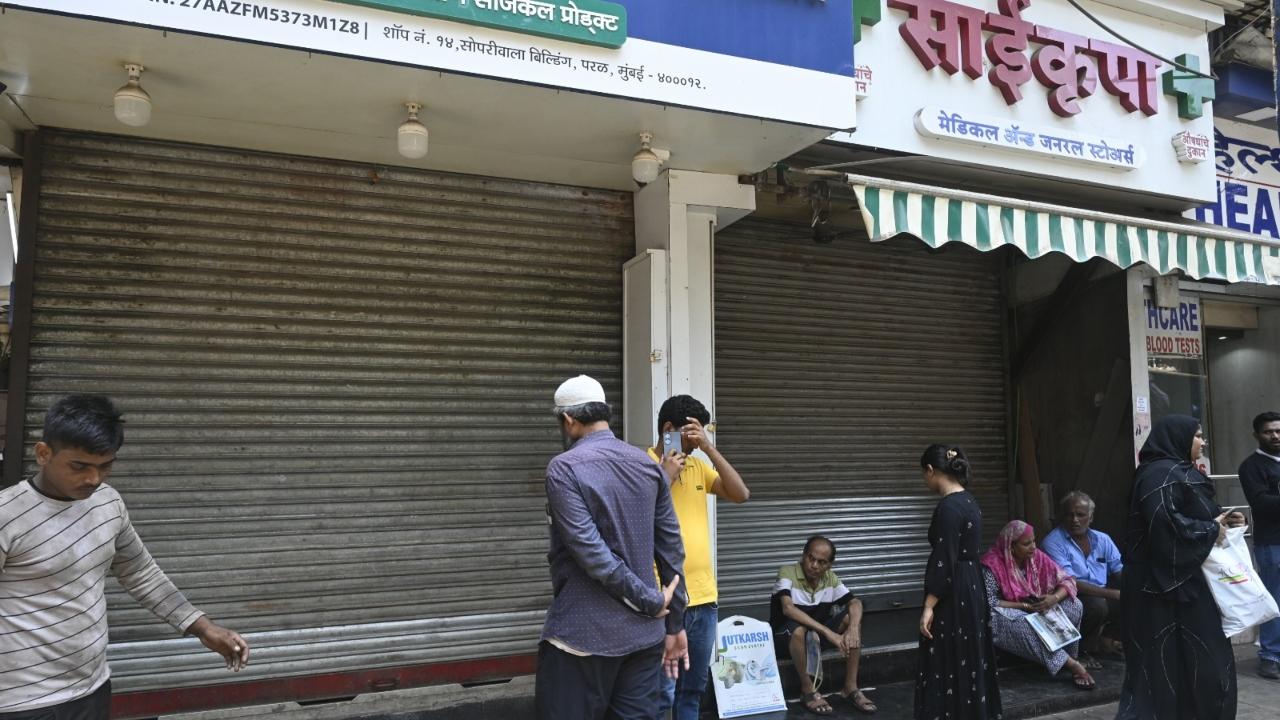 Some people in Mumbai were seen searching for operational pharmacies near hospitals and residential areas Some people in Mumbai were seen searching for operational pharmacies near hospitals and residential areas