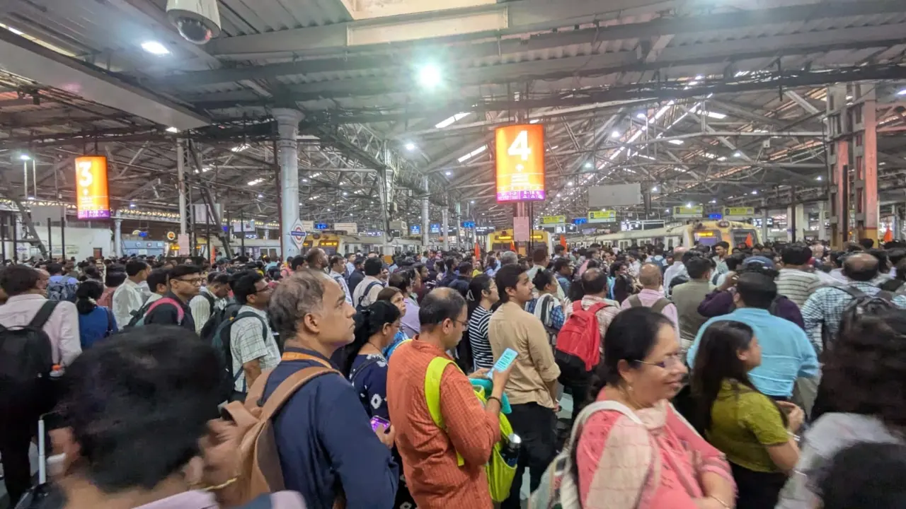 The protest led to operational slowdowns and the cancellation of a few suburban services, worsening congestion at one of Mumbai’s busiest railway hubs The protest led to operational slowdowns and the cancellation of a few suburban services, worsening congestion at one of Mumbai’s busiest railway hubs