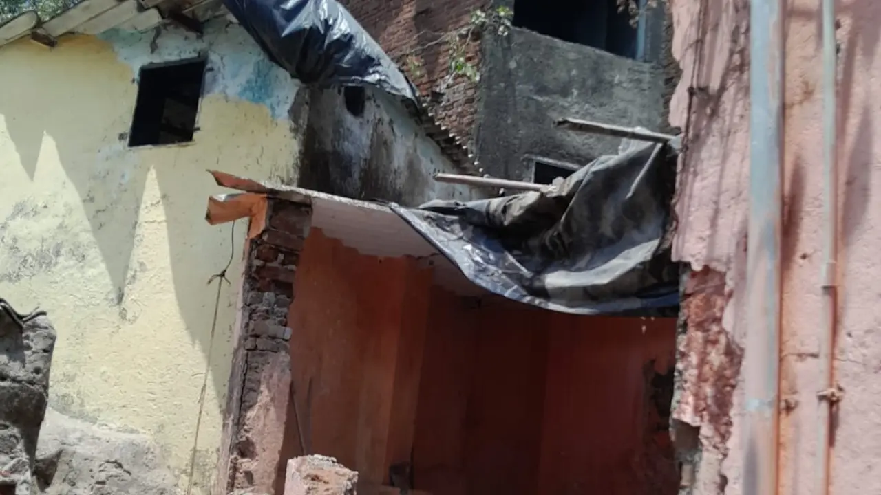 Goregaon-Mulund Link Road project: BMC demolishes 150 illegal structures The action was undertaken by the encroachment removal team of the T Ward. Pic/BMC