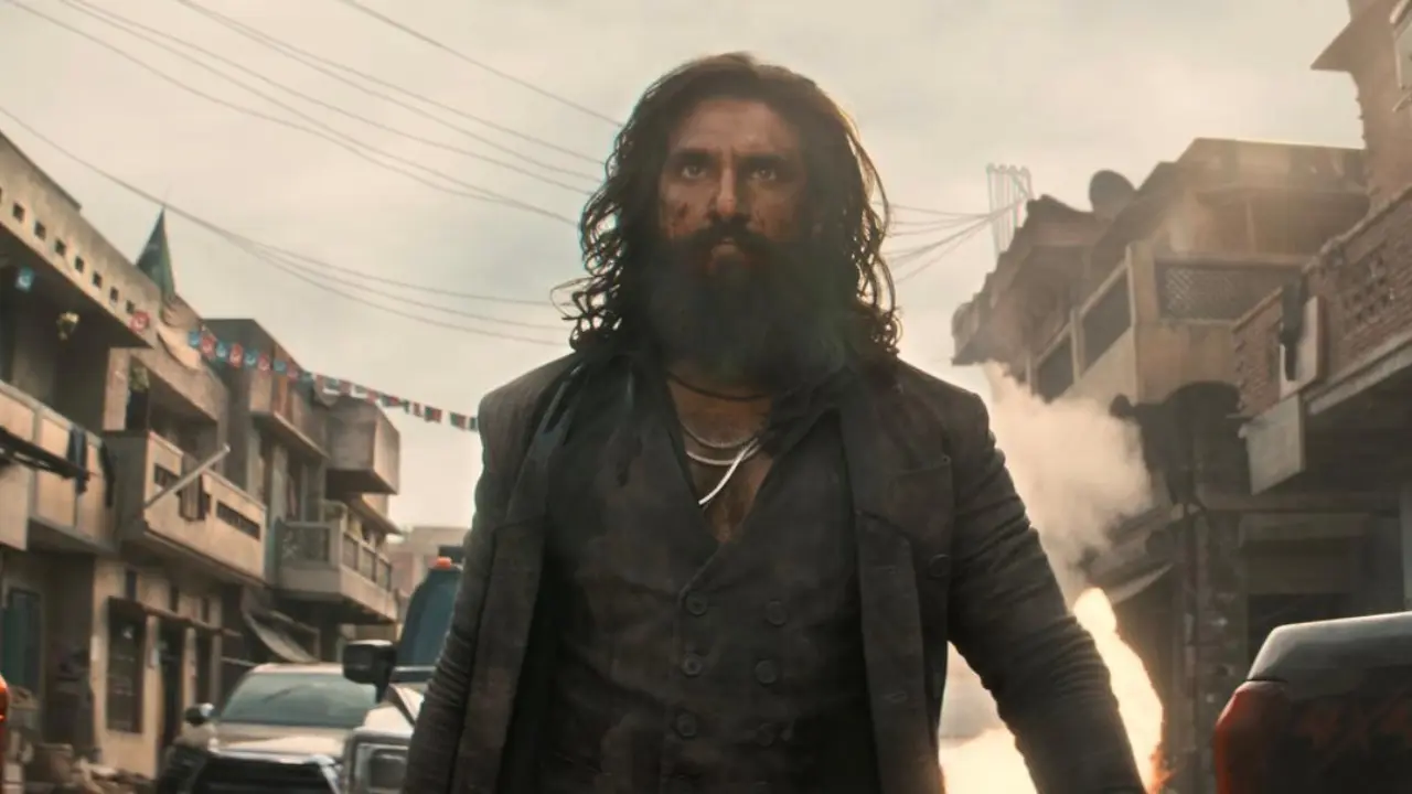 In the climax at Muridke, Ranveer&rsquo;s character is seen crushing a man&rsquo;s head with a cement block. The scene is not cut on OTT, unlike the theatre version.