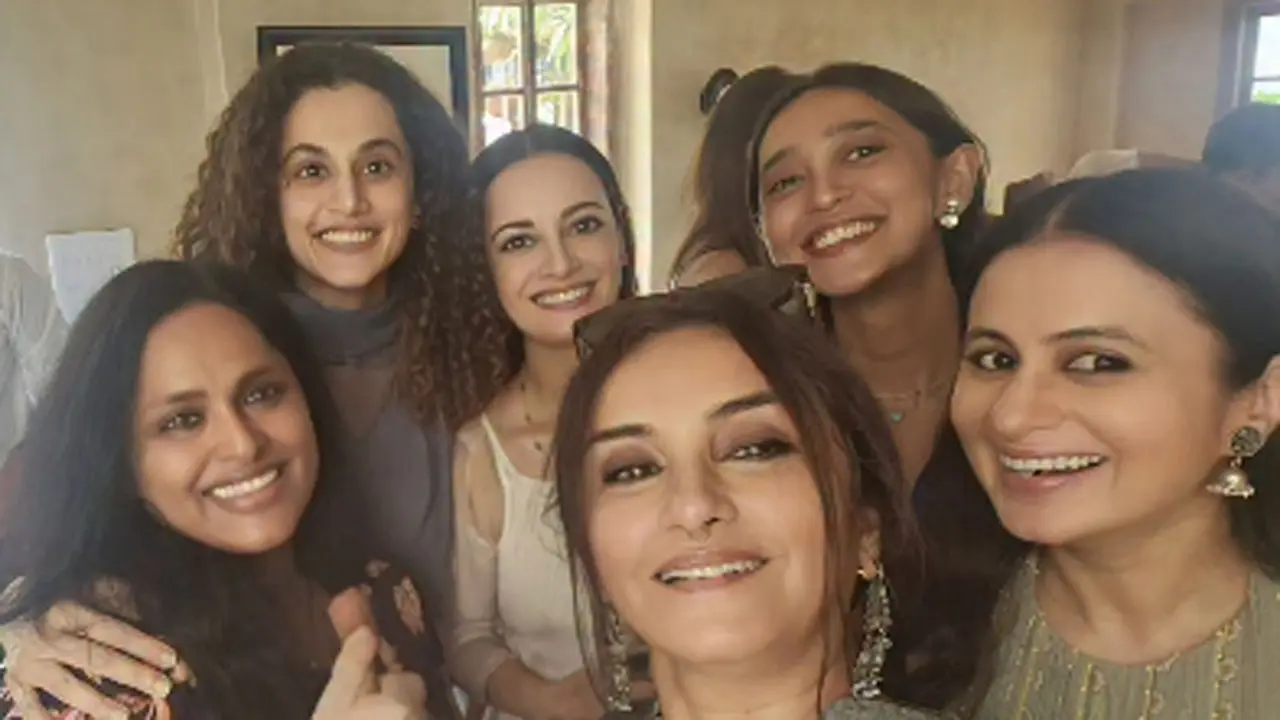 Divya Dutta enjoys a wonderful evening with Shabana Azmi, Taapsee Pannu